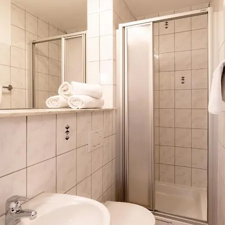 Giniushomes Apartment Am Bahnhof ,,Nature Room