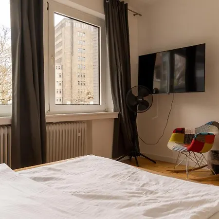Giniushomes Apartment Am Bahnhof ,,Nature Room